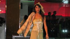 LAURA FASHION ABBIGLIAMENTO & ACCESSORI Flavio Castellani Guess Divina Mary Depp kaos AnnaRita N | Sfilata di moda presso Bobadilla feeling Club
