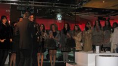 LAURA FASHION ABBIGLIAMENTO & ACCESSORI Flavio Castellani Guess Divina Mary Depp kaos AnnaRita N | Sfilata di moda presso Bobadilla feeling Club